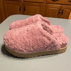 Ugg Fuzz Sugar Slide Slippers - Pink - Size 8.